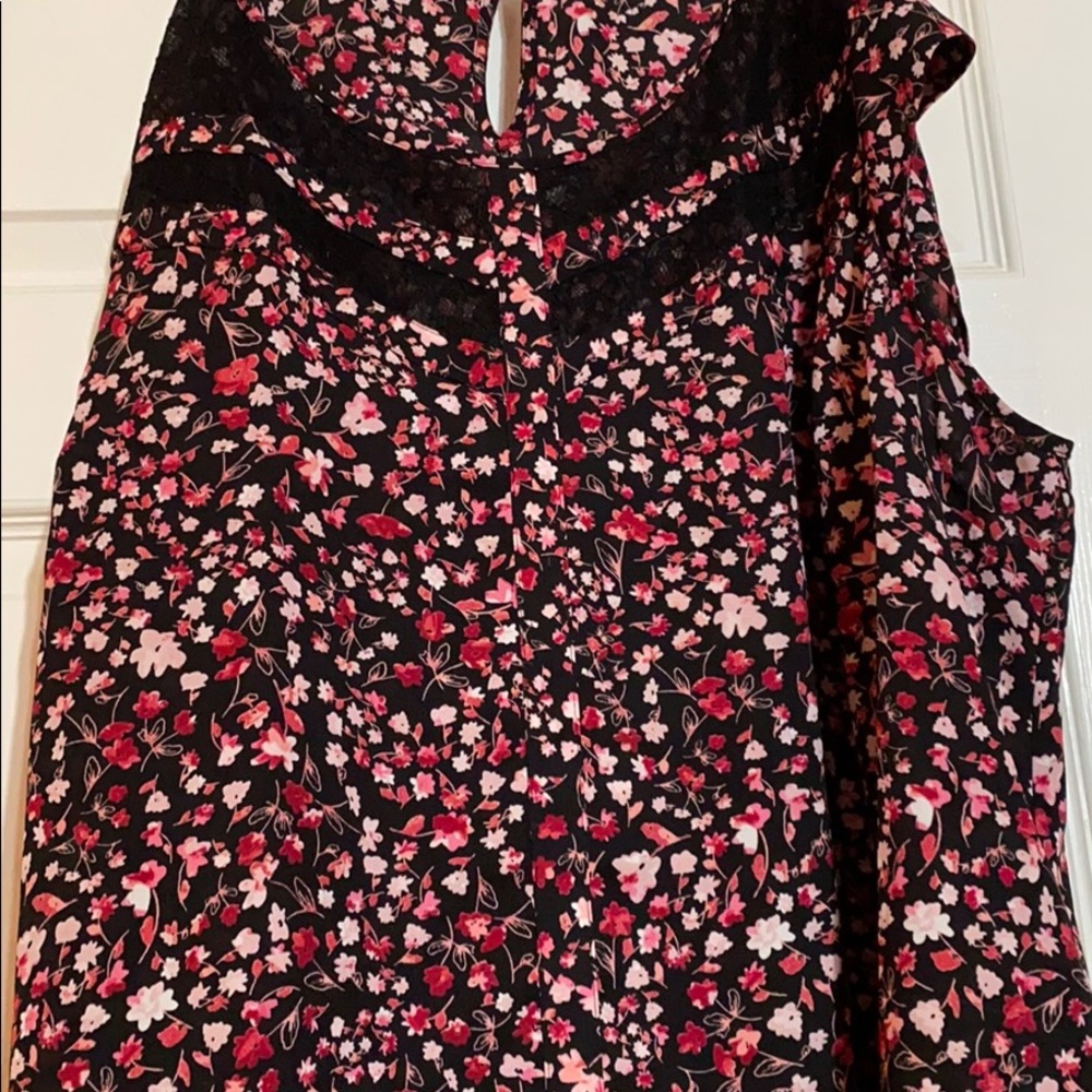 Sleveless flowy dress shirt.